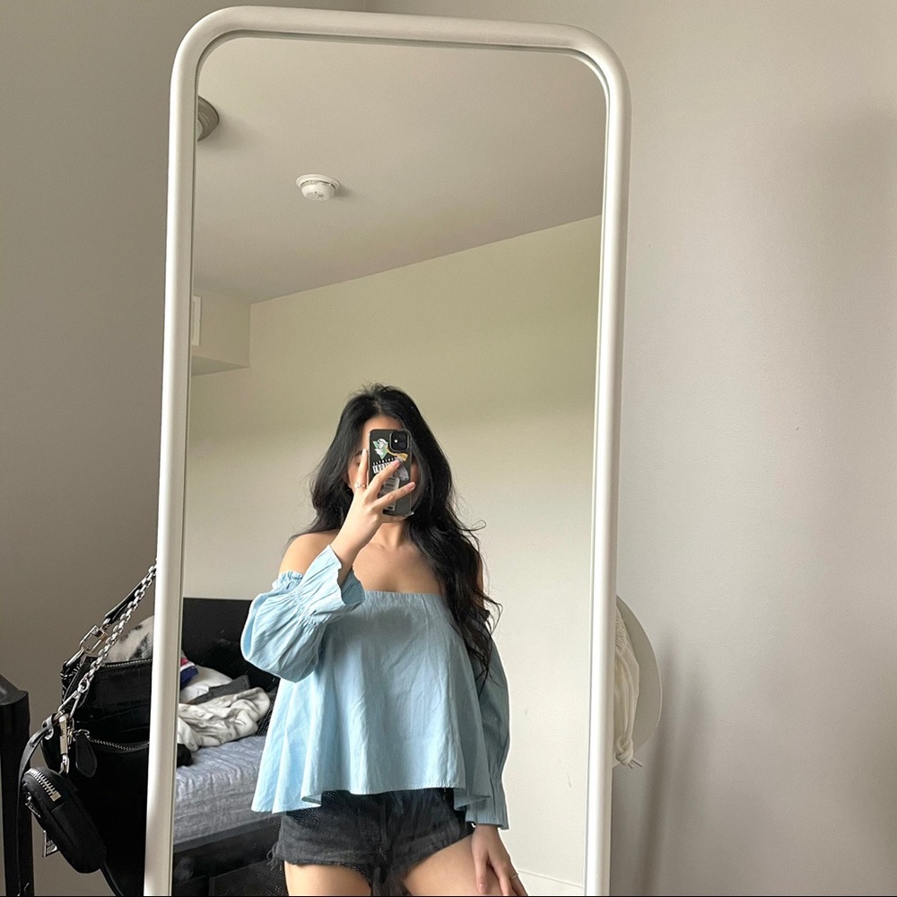 BLUE CROP SHOULDER TOP
